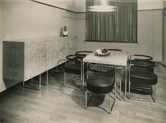 Photographie du mobilier pour la salle à manger de Mme France à Copenhague© CIVA, Brussels , 1930