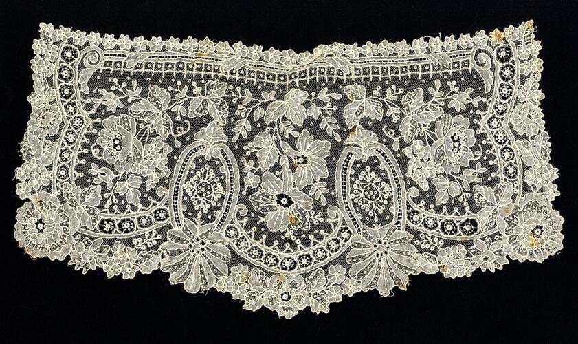 Manchette assortie© Musées de la Ville de Bruxelles, 2019