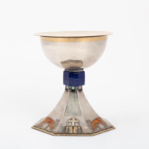 Kelk en pateen &copy; B. Salomé Felgenhauer - Urban.brussels, 2025