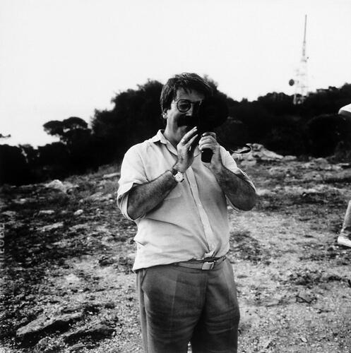 Joseph Morder,  J. MORDER filmant avec sa caméra, s.d., 52,5 x 42 cm, ULB-C-AMC-0289a© Collection d'art moderne et contemporain de l'ULB