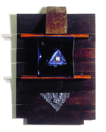 Chantal Talbot, De twee driehoeken, 1986, 82 x 54 x 18 cm, ULB-C-AMC-0248© Collectie moderne en hedendaagse kunst ULB