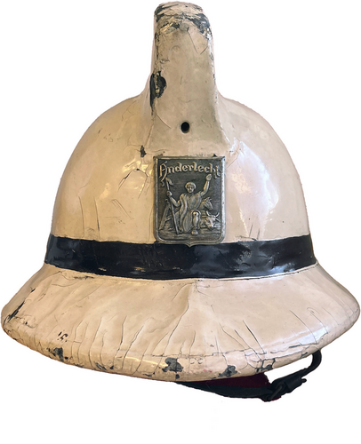 Kurken helm van Engelse makelij met wit metalen wapenschild van de gemeente, Anderlecht , 1955
