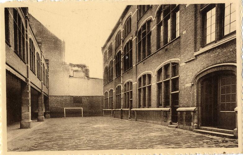 Inst. St Viateur - Speelplaats© MoMuse