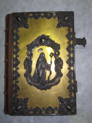 Reliure avant avec bas-relief de Saint Gertrude&copy; MoMuse 2010