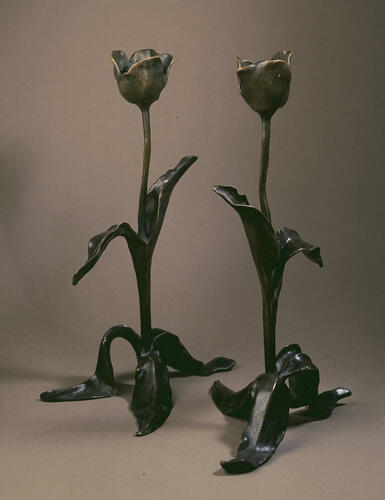 Deux tulipes© B. Piazza. Région Bruxelles-Capitale, dation d'Anne-Marie et Roland Gillion Crowet, 2006. En dépôt aux MRBAB, 2010