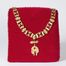 Emblèmes de la Royauté (Ommegang de Bruxelles) : le collier de la Toison d’or<br>
