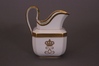Witte melkkan – koninklijk monogram in goud