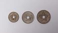 Trois pièces de monnaie du Congo belge : 5, 10 et 20 centimes<br>