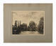 anon., Maison au bord de l'étang, photo rehaussée à la gouache, s.d.<br>