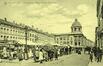 Carte-vue Place Communale avec marché et Maison communale (Molenbeek-Saint-Jean), éd. F. Walschaerts (Bruxelles), s.d. [début 20e siècle].<br>