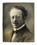 Photo Portrait en buste Jef Mennekens, secrétaire communal de Molenbeek-Saint-Jean, photogr. Verhassel (Molenbeek-Saint-Jean), s.d. [années 1930?].<br>