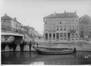 Foto Voetgangersbrug over het Kanaal van Charleroi, uitzicht richting de Nijverheidskaai en de Gosseliesstraat (Sint-Jans-Molenbeek), fotogr. onbekend, s.d. [jaren 1930?].<br>