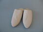 Paire de babouches jaunes de circoncision musulmane, cuir, 1997.<br>