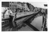 Photo Destruction de la passerelle sur le Canal de Charleroi (Molenbeek-Saint-Jean), entre la Rue de la Princesse et la Rue de Gosselies, photogr. anon., 1940.<br>