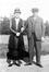 Photo Célinie Ficher et Louis Mettewie, bourgmestre de Molenbeek-Saint-Jean, photogr. anon., s.d. [années 1930].<br>