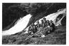 Photo Classe de filles en excursion avec une école technique de Molenbeek-Saint-Jean à la cascade de Coo, photogr.a anon., 1939.<br>