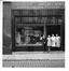 Photo Commerce de tapisserie et ameublement Van Hentenrijck-Peeters, Chaussée de Gand, 138 (Molenbeek-Saint-Jean), photogr. anon., s.d. [vers 1933].<br>