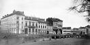 Photo Canal de Charleroi et Quai du Hainaut avec brasserie Louis & Emile De Coster(Molenbeek-Saint-Jean), photogr. anon., s.d. [vers 1930].<br>