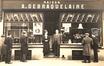 Photo Maison A. Debraquelaire, commerce de radios et accords de piano, Rue Tazieaux, 32 (Molenbeek-Saint-Jean), s.d. [vers 1930].<br>
