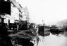 Photo Quai du Hainaut, berge du Canal de Charleroi près de la Porte de Flandre (Molenbeek-Saint-Jean), photogr. anon., s.d. [vers 1930].<br>