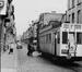 Photo Tram F (Nord - La Roue) au coin Rue Piers - Rue de Berchem et Chaussée de Gand (Molenbeek-Saint-Jean), photogr. anon., 1957.<br>