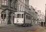 Photo Tram ligne 89 barré à la Rue de Ribaucourt (Molenbeek-Saint-Jean), photogr. anon., 1955.<br>
