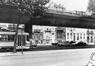 Photo Tram en-dessous du viaduc du Boulevard Leopold II (Molenbeek-Saint-Jean), photogr. anon., s.d. [1978 ?]..<br>