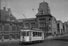 Photo Tram ligne 89 à la Rue Picard, devant la Gare Maritime de Tour et Taxis (Molenbeek-Saint-Jean), photogr. anon., 1959.