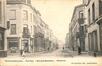 Carte-vue Rue Piers, enseigne 'Au vieux porc' (Molenbeek-Saint-Jean), éd. De Leener (Koekelberg), s.d. [après 1909].<br>