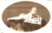 Carte photo Jeune enfant posant sur une fourrure, photogr. G. Mesmaeker (Molenbeek-Saint-Jean), s.d. [vers 19]. <br>