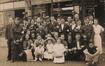 Carte photo Les 'Collecteurs de Molenbeek', militants collectant des fonds en soutien aux républicains combattant dans la guerre civile en Espagne, photogr. anon., 1937.<br>