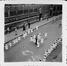 Foto Processie van de parochie Sint-Remigius in de Haeckstraat (Sint-Jans-Molenbeek), fotogr. onbekend, s.d. [1958].<br>