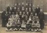 Photo Classe de garçons Institut Saint-Viateur (Molenbeek-Saint-Jean), photogr.a non., s.d. [années 1920-1930 ?].<br>
