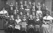 Photo Classe de l'Ecole professionnelle [pour filles] de l'Institut du Sauveur et de la Sainte Vierge, Chaussée de Ninove, 156 (Molenbeek-Saint-Jean), 1917.<br>