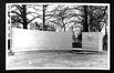 Photo Monument Brigade Piron, Parc des Muses (Molenbeek-Saint-Jean), photogr. anon., s.d. [1964 ?].<br>