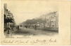 Carte-vue, Balayeurs de rue au travail au Boulevard Léopold II, colonne Morris (Molenbeek-Saint-Jean), impr. De Smedt (Molenbeek-Saint-Jean), 1902.<br>