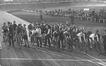 Carte photo Départ d'une course cycliste sur le vélodrome du Karreveld (Molenbeek-Saint-Jean), photogr. L. Hoogewijs (Molenbeek-Saint-Jean), 1915.<br>
