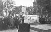 Carte photo Inauguration du Monument aux morts de Molenbeek-Saint-Jean, discours bourgmestre Louis Mettewie, photogr. Favresse (Bruxelles), 1925.<br>