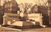 Prentkaart Oorlogsmonument van Sint-Jans-Molenbeek, Bevrijderssquare, uitg. Nels - Ern. Thill (Brussel), 1933.