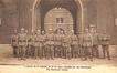 Carte-vue Soldats allemands devant l'entrée de la caserne du Petit-Château (Bruxelles), éd. V[euv]e S. Thys (Bruxelles), s.d. [1914].<br>