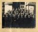 Photo Les membres de la société dramatique De Rozentak de Molenbeek-Saint-Jean, photogr. anon., 1925.<br>