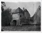 Photo Vue partielle du château-ferme du Karreveld (entrée par le pigeonnier), photogr. anon., s.d. [vers 1930].<br>