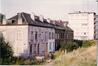 Photo Vieilles maisons du quartier Beekkant (Molenbeek-Saint-Jean) en attente de leur démolition, photogr. anon., 1956.<br>
