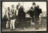 Photo Remise du Grand Prix du Roi par le roi Léopold II au vélodrome du Karreveld (Molenbeek-Saint-Jean), photogr. anon., 1909.