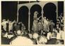 Photo Théâtre scolaire sur la scène du cinéma Crystal (Molenbeek-Saint-Jean), photogr. anon., 1950.<br>