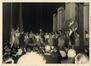 Photo Théâtre scolaire sur la scène du cinéma Crystal (Molenbeek-Saint-Jean), photogr. anon., 1950.<br>