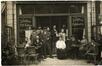 Carte photo Brasserie Monica, rue d'Ostende, 37 (Molenbeek-Saint-Jean), photogr. anon., 1913.<br>