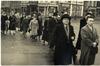 Fotokaart Begrafenisstoet in de straten van Sint-Jans-Molenbeek, anon. fotogr. s.d. [1940-1950?]<br>