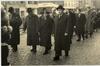 Carte photo Cortège funéraire dans les rues de Molenbeek-Saint-Jean, photogr. anon. s.d. [annés 1940-1950 ?].<br>