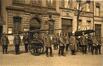 Carte-vue Sapeurs-pompiers de Molenbeek-Saint-Jean, matériel devant l'arsenal de la 2e division, Place de la Duchesse de Brabant, éd. Ern. Thill - Nels (Bruxelles), s.d.<br>